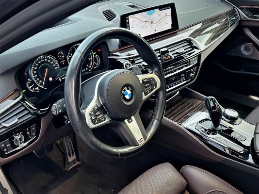 BMW 530d xDrive Touring voll